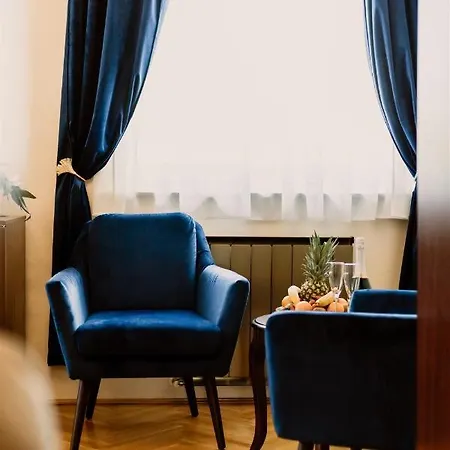 Korona And Restaurant בית הארחה 3*