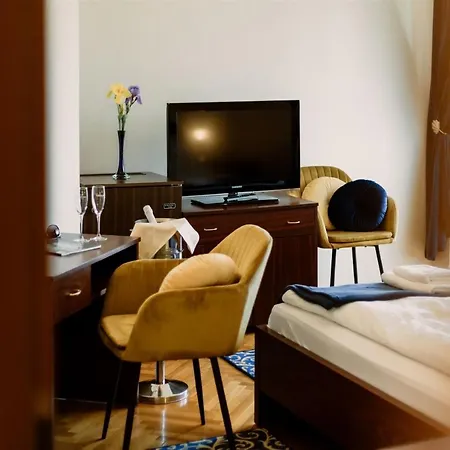 Korona And Restaurant Hévíz