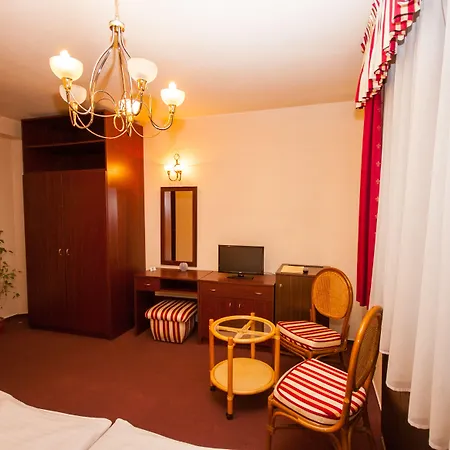 Korona And Restaurant Hévíz