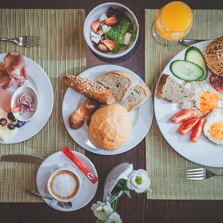 Korona And Restaurant Pensionat 4*