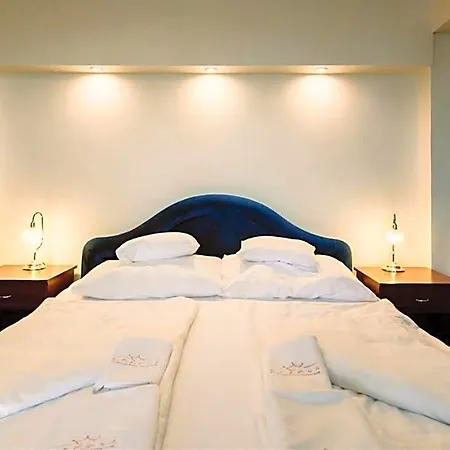 Korona And Restaurant Guest house 4*