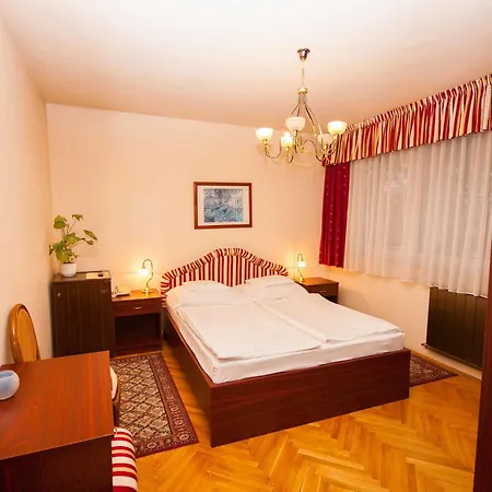 Гостевой дом Korona And Restaurant Хевиз