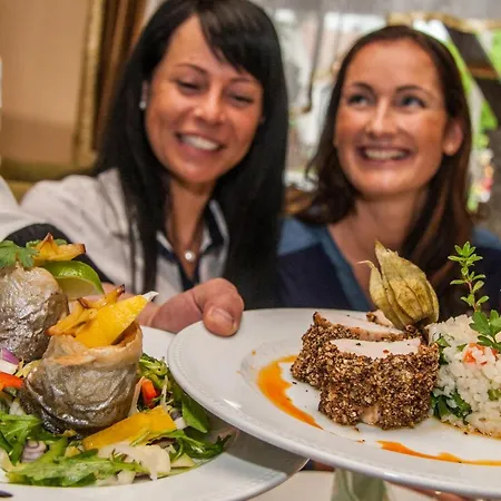 Korona And Restaurant בית הארחה 3*