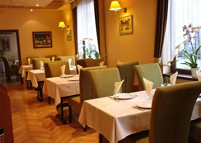 Korona And Restaurant Πανσιόν